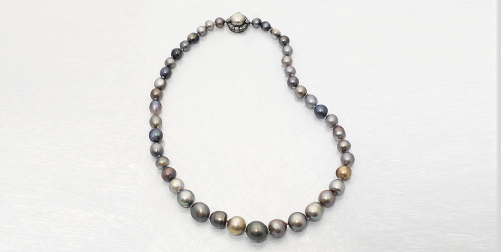 An important natural pearl necklace worn and treasured by Queen Isabella II of Spain still survives today. Last seen at Christie's on auction and sold for £224,000